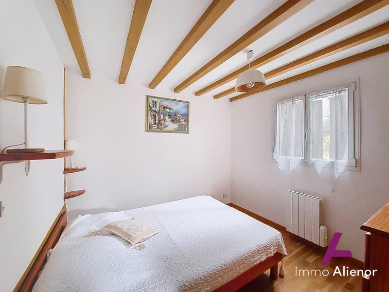 Maison traditionnelle - 145 m² - 11 pièces