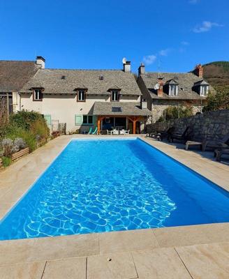 Maison traditionnelle - 175 m² - 9 pièces