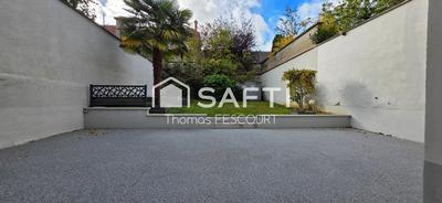 Maison - 215 m² - 7 pièces