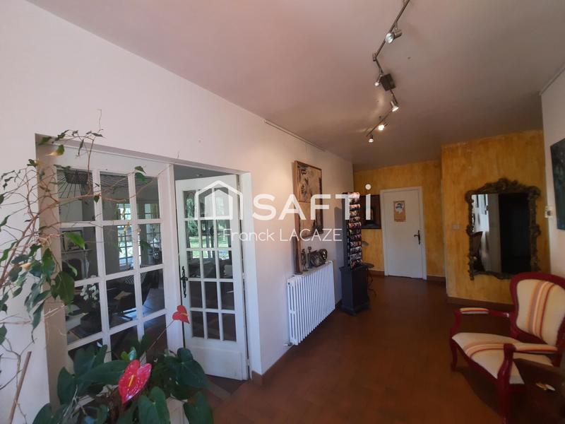 Maison - 300 m² - 11 pièces