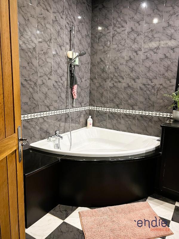 Maison - 385 m² - 11 pièces