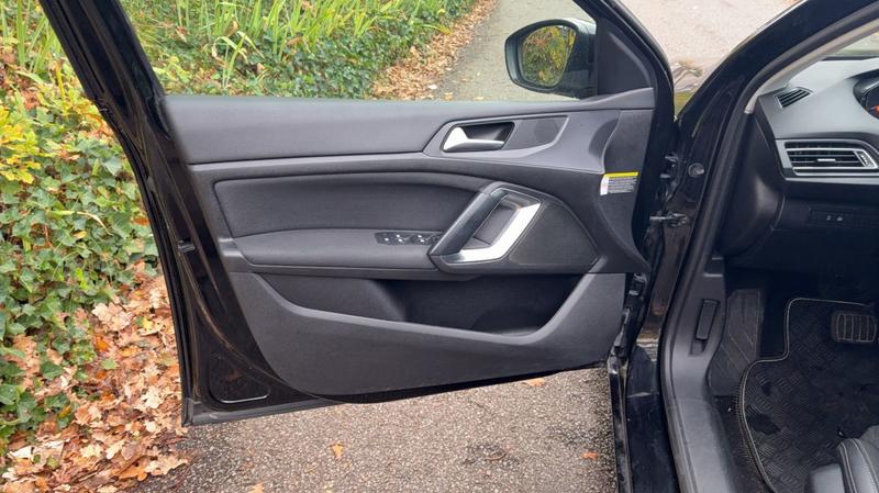 Peugeot 308 Sw II 1.5 BlueHDi 130 Eat8 Allure Business - Automatique