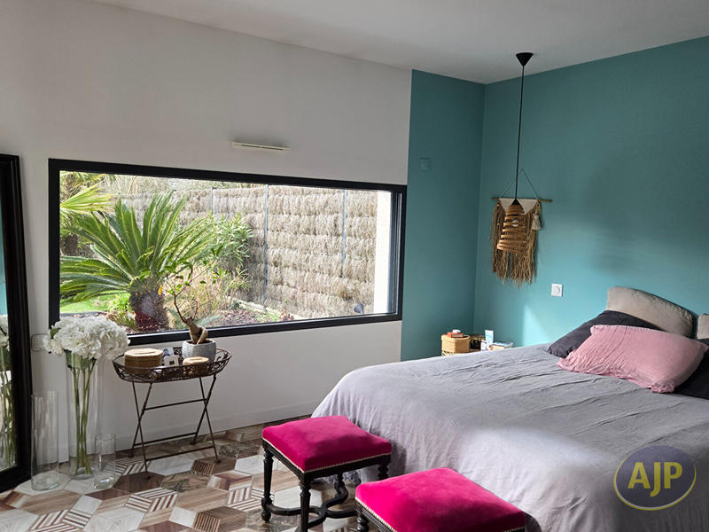 Villa - 180 m² - 8 pièces