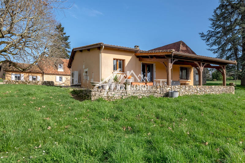 Maison - 210 m² - 10 pièces