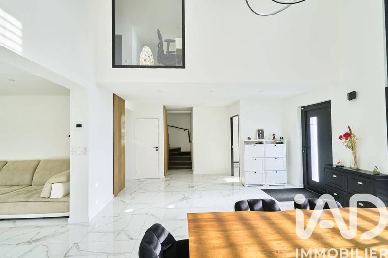 Maison - 210 m² - 6 pièces