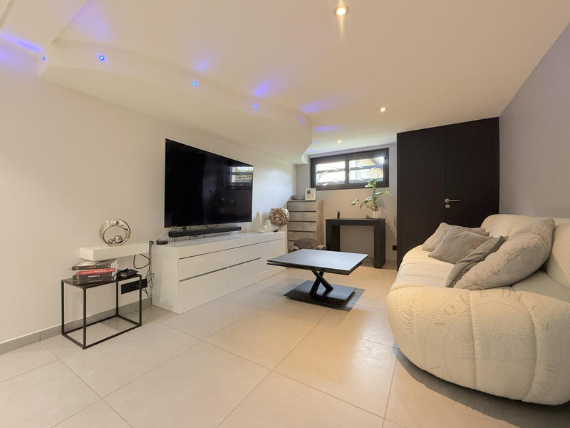 Maison traditionnelle - 179 m² - 6 pièces