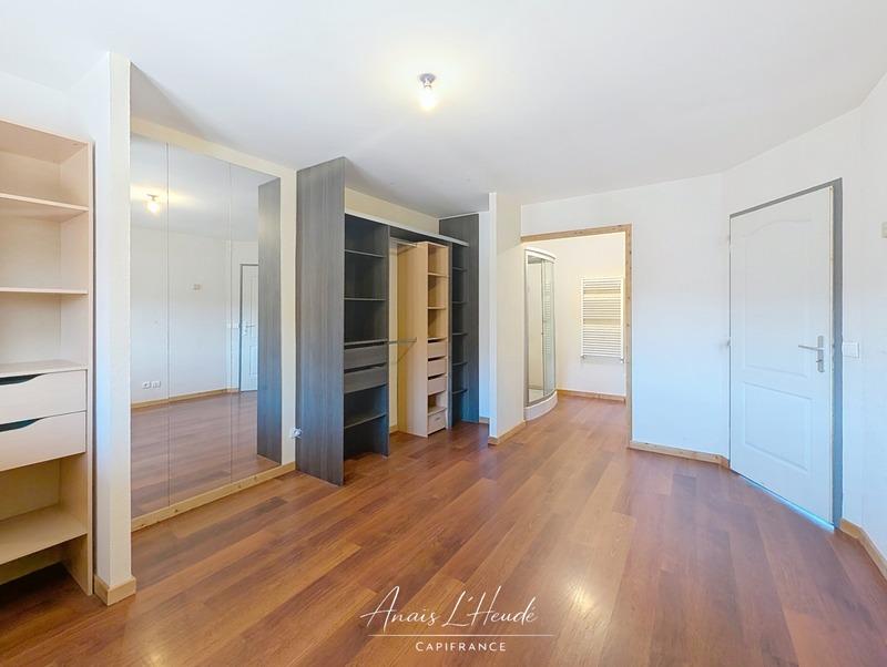 Appartement - 209 m² - 6 pièces