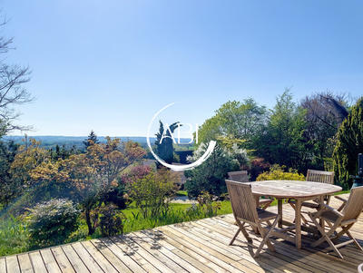 Maison - 206 m² - 7 pièces