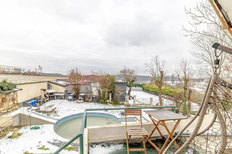 Maison - 200 m² - 5 pièces