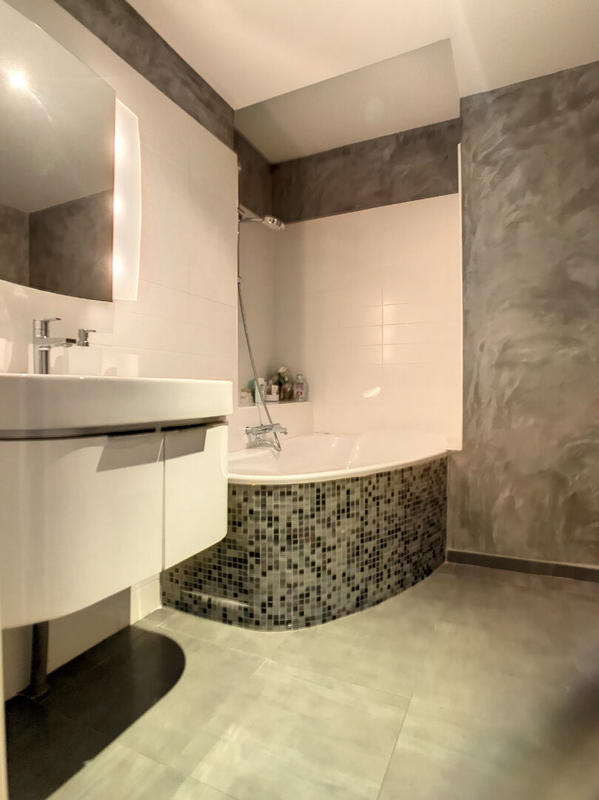 Maison - 200 m² - 6 pièces