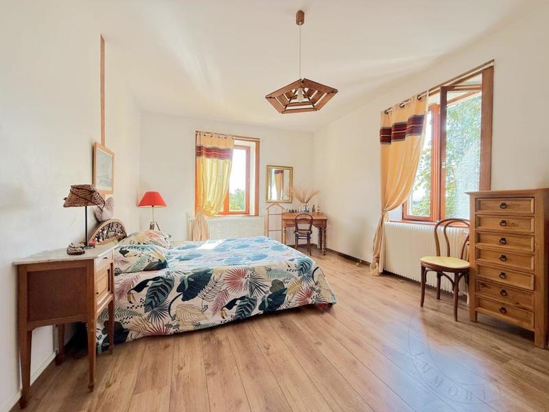 Maison - 210 m² - 9 pièces