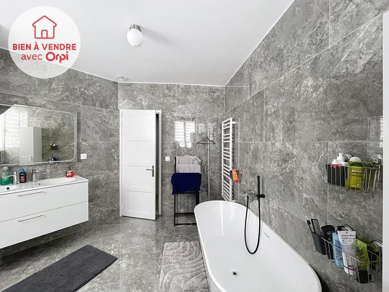 Appartement - 136 m² - 5 pièces