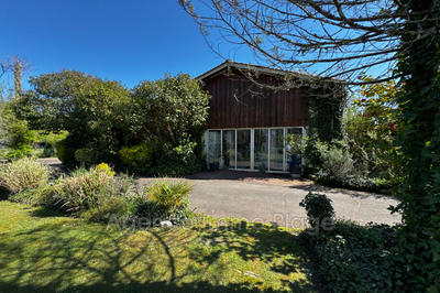 Maison - 325 m² - 10 pièces