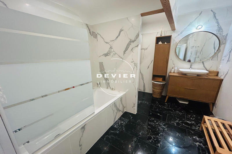 Maison - 200 m² - 7 pièces