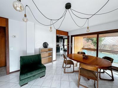 Maison - 255 m² - 12 pièces