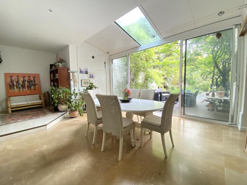 Maison - 260 m² - 10 pièces