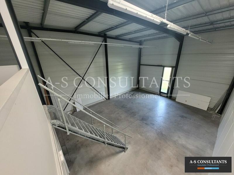 Local d'activité / Entrepôt - 290 m²