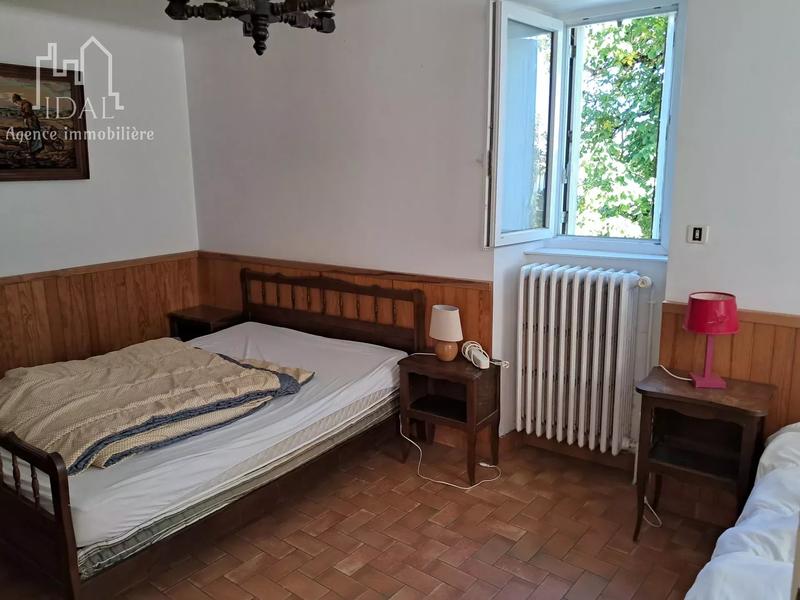 Maison - 226 m² - 12 pièces