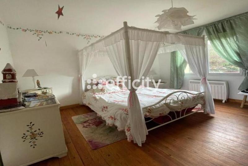 Maison - 221 m² - 7 pièces