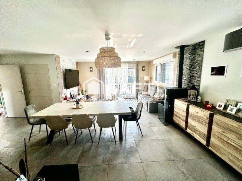 Maison - 96 m² - 5 pièces