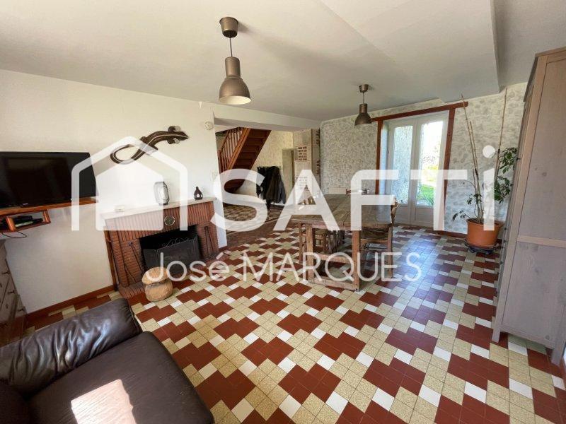 Maison - 250 m² - 6 pièces