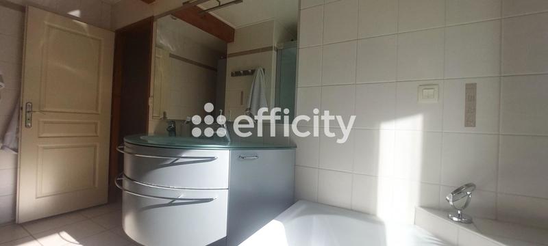 Maison - 213 m² - 9 pièces