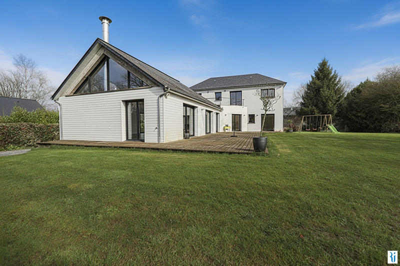 Maison - 215 m² - 6 pièces