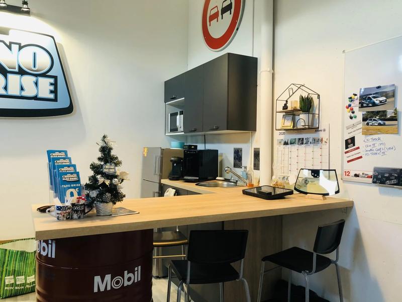 Fonds de commerce - Magasins - 112 m²