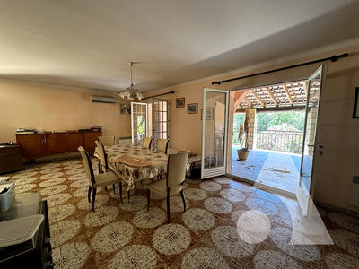 Maison - 196 m² - 5 pièces