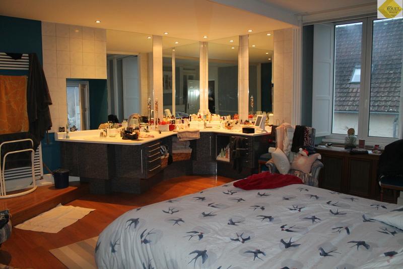 Maison - 230 m² - 9 pièces