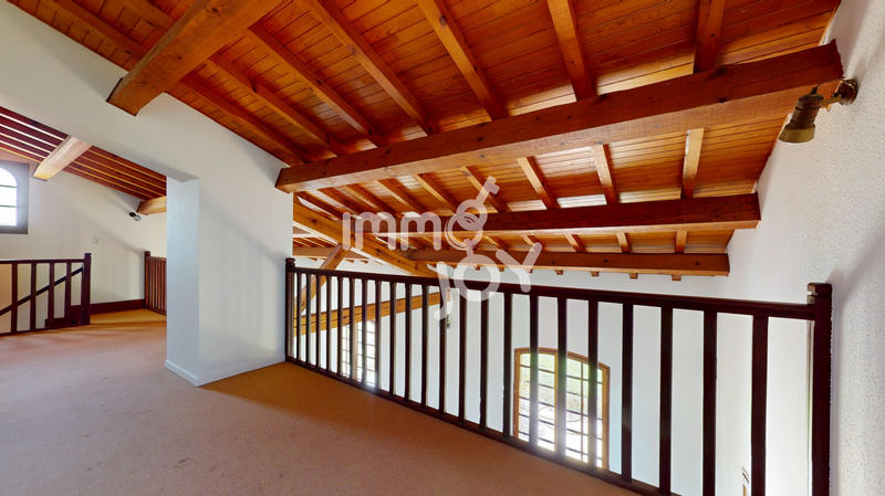 Maison - 220 m² - 8 pièces