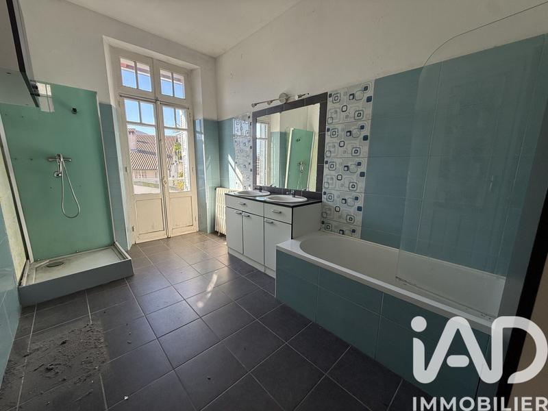 Maison - 225 m² - 7 pièces