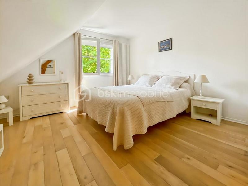 Demeure - 278 m² - 8 pièces