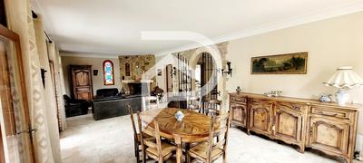 Demeure - 259 m² - 11 pièces