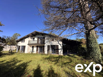 Maison - 180 m² - 8 pièces