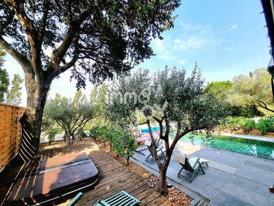 Maison - 305 m² - 11 pièces