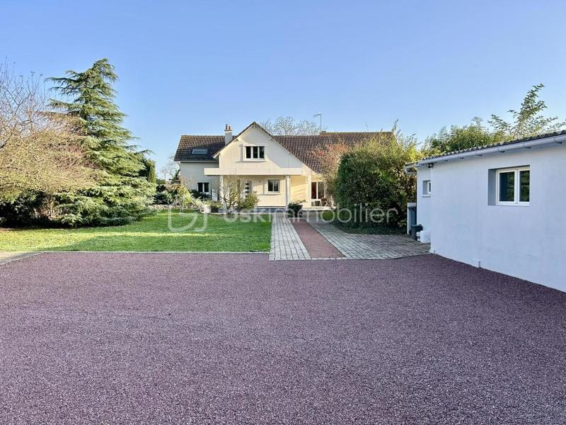 Maison - 205 m² - 8 pièces