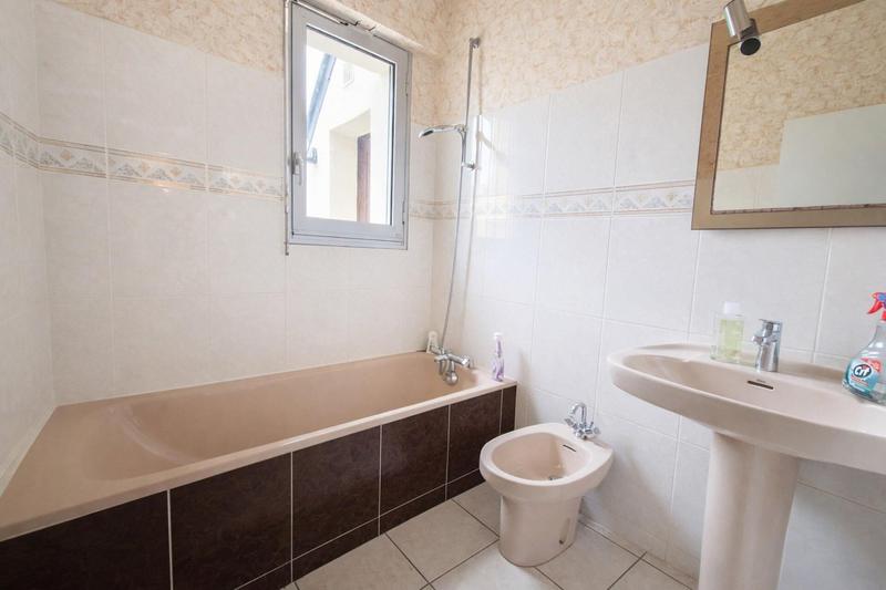 Maison - 102 m² - 7 pièces