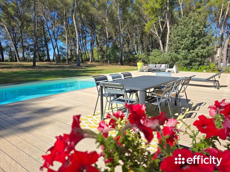 Maison - 232 m² - 7 pièces