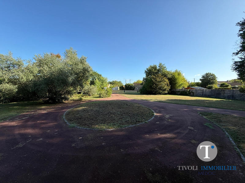 Maison - 237 m² - 8 pièces