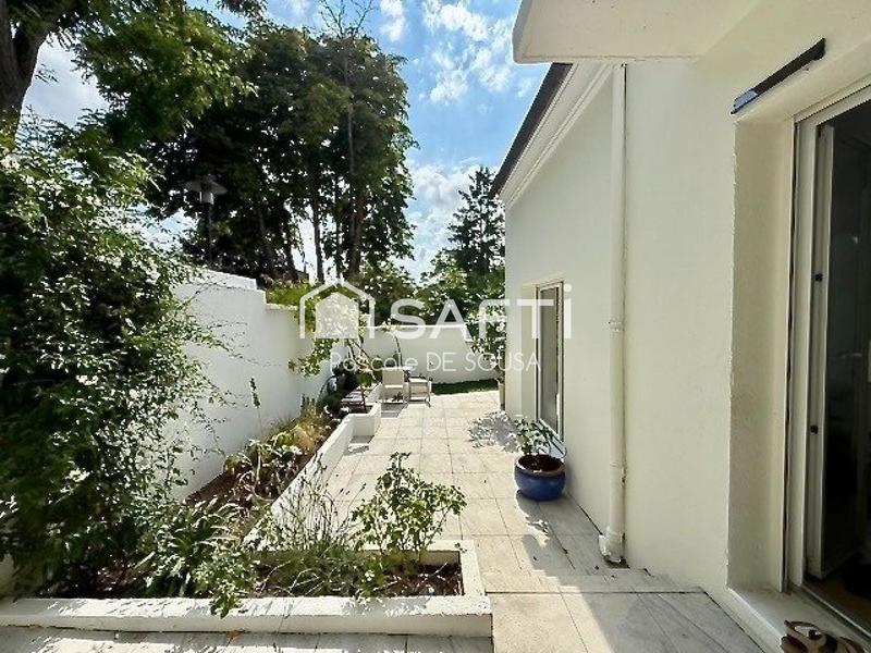 Maison - 337 m² - 8 pièces