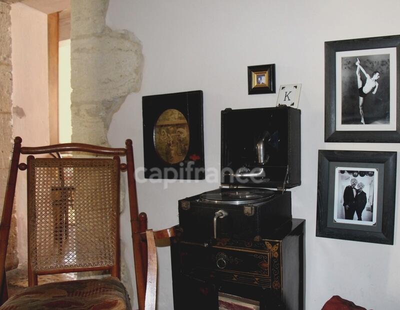 Propriété - 305 m² - 9 pièces