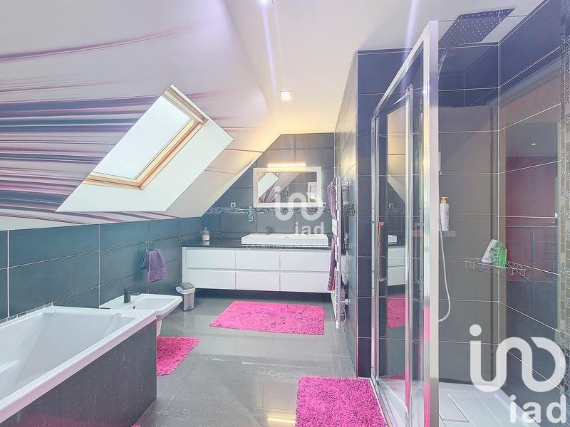 Maison - 240 m² - 8 pièces