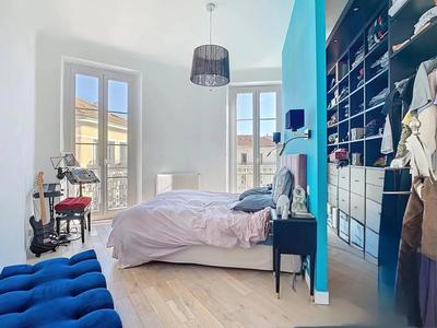 Appartement - 142 m² - 6 pièces