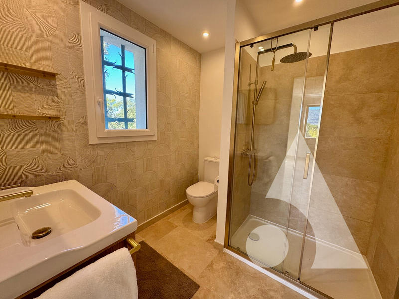 Maison - 350 m² - 12 pièces