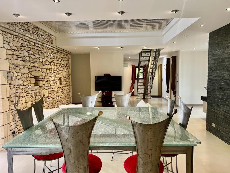 Maison traditionnelle - 252 m² - 6 pièces