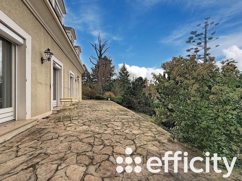 Maison - 221 m² - 5 pièces