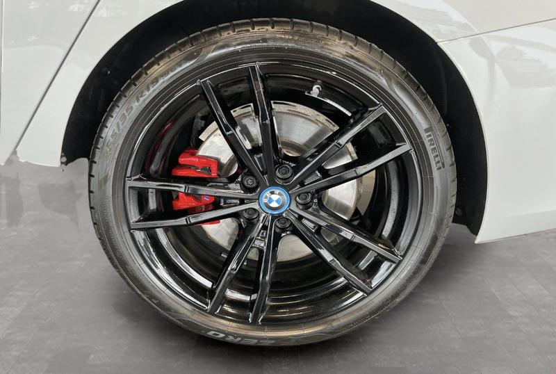 Bmw Série 3 330e Touring 292 m Sport Hybride Rechargeable / Attache Remorque Affichage Tete Haute Apple Carplay Android Auto Jantes 19&quot;