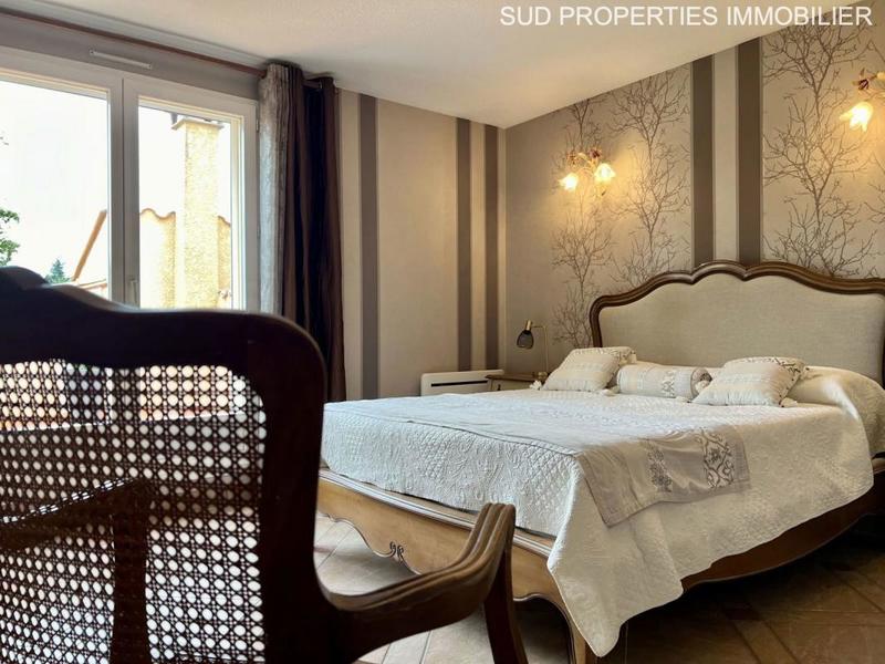 Propriété - 297 m² - 7 pièces