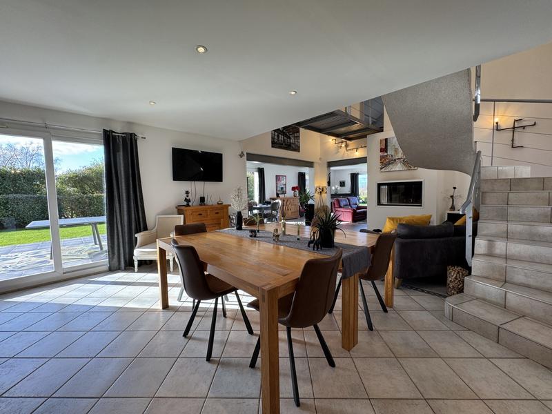 Maison - 200 m² - 7 pièces